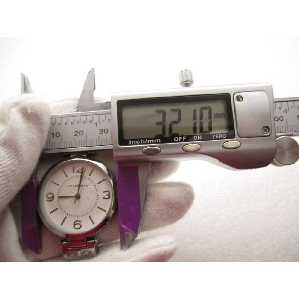 Women Liz Claiborne Quartz WR Analog 32mm Round‎ Watch (H523) 